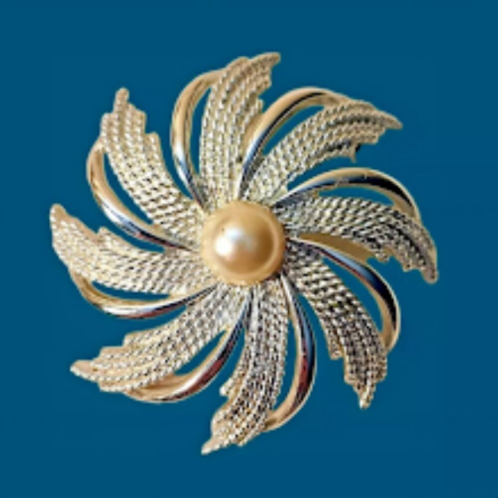 Vintage Sarah Coy Flower Silver Tone Textured Brooch Pin
